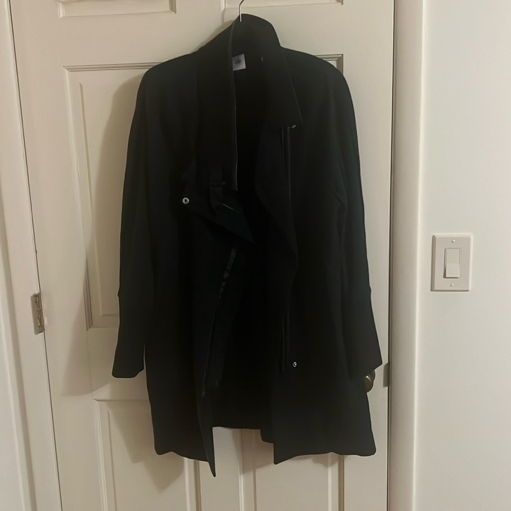 Beautiful sleek jacket by Cabi. Zip with snaps lovely heavy fabric